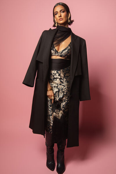 Masara Handwoven Benarasi Silk Draped Dupatta Set &ndash; Black